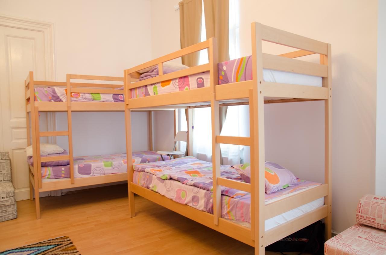Pura Vida Hub Ostello Bucarest Esterno foto