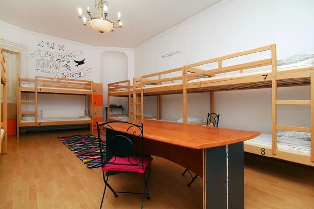 Pura Vida Hub Ostello Bucarest Esterno foto